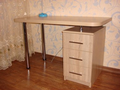 Маленький компьютерный стол